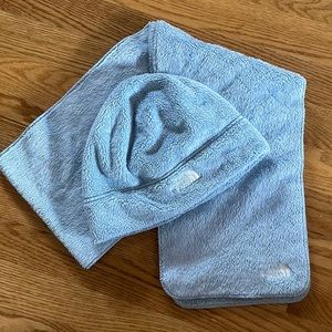 EUC Blue The North Face Hat and Scarf